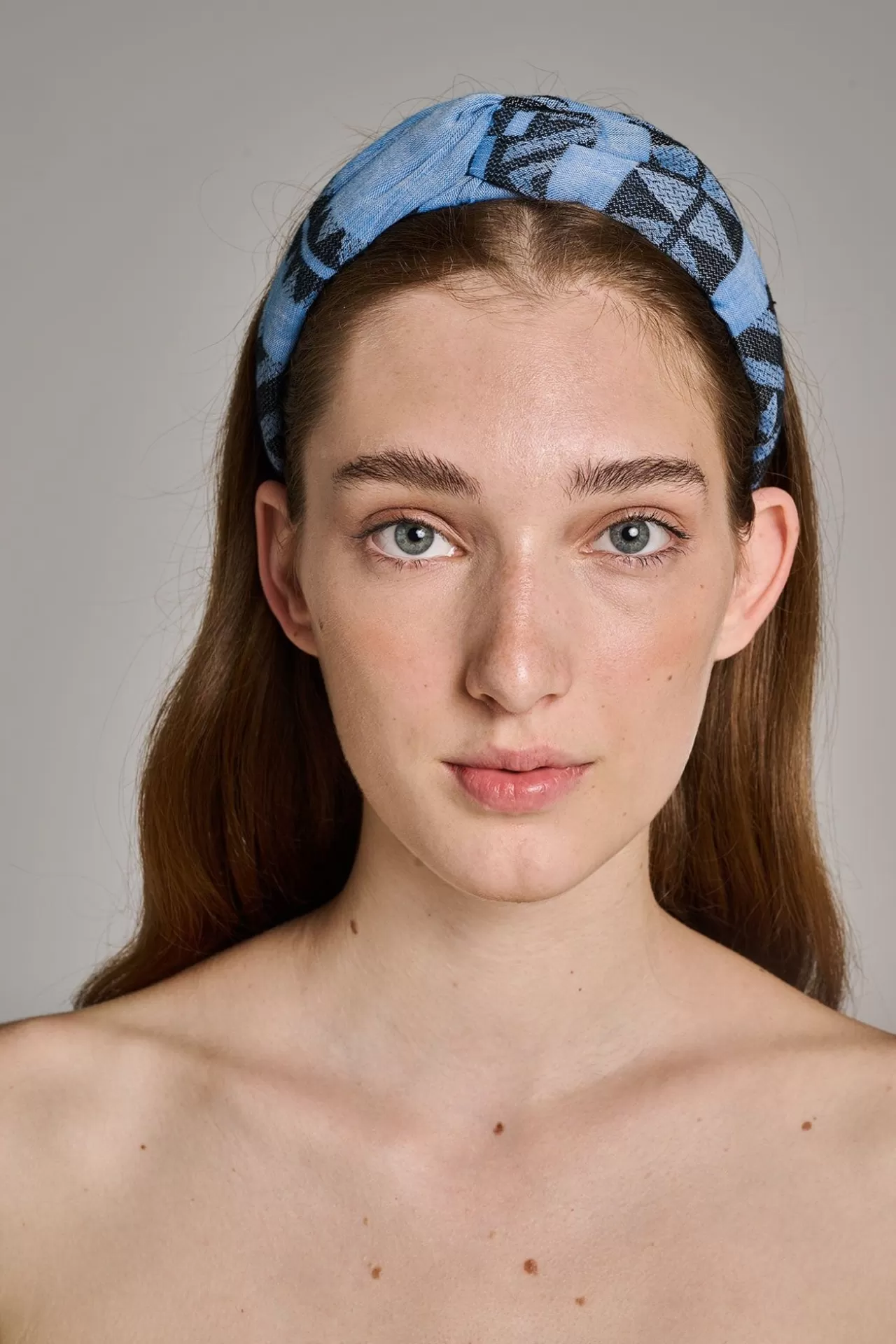 Hot Devotion TWINS Twist Hairband-Black/Blue